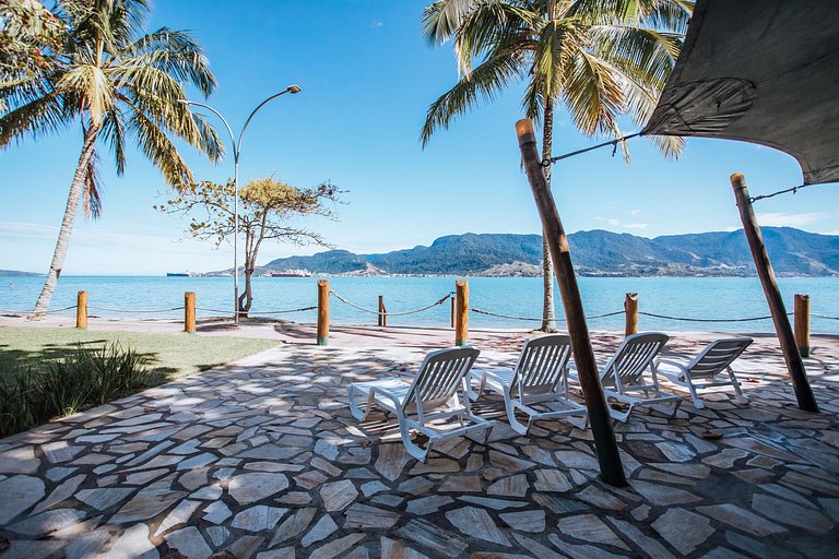Casa em condomínio, piscina e espaço gourmet
