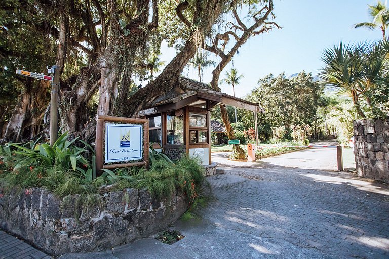 Casa em condomínio, piscina e espaço gourmet