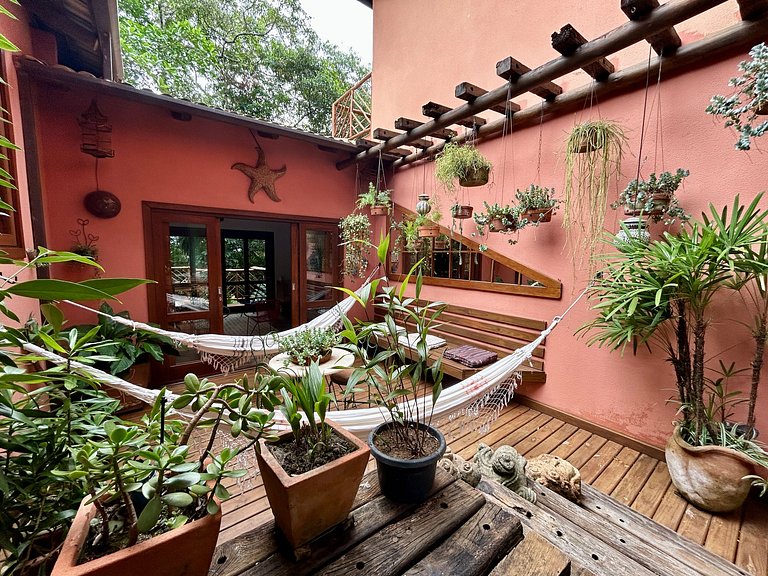 Casa Rústica, Aconchegante e Integrada à Natureza à Venda no