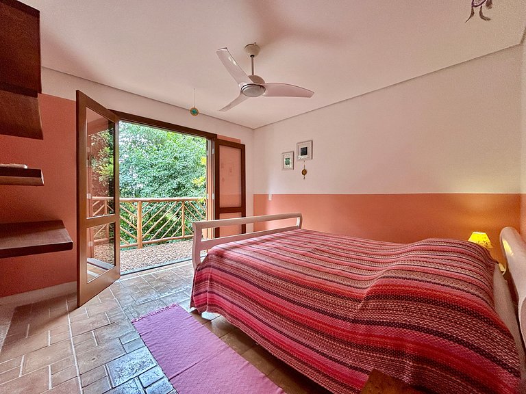 Casa Rústica, Aconchegante e Integrada à Natureza à Venda no