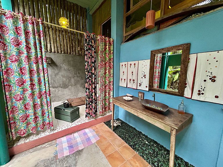 Casa Rústica, Aconchegante e Integrada à Natureza à Venda no