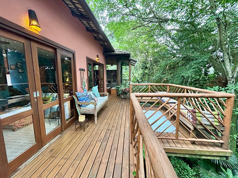 Casa Rústica, Aconchegante e Integrada à Natureza à Venda no