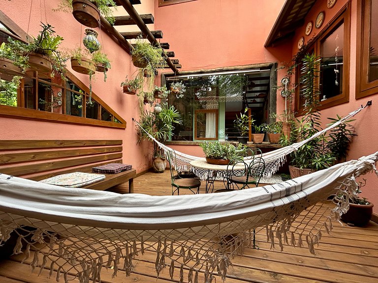 Casa Rústica, Aconchegante e Integrada à Natureza à Venda no