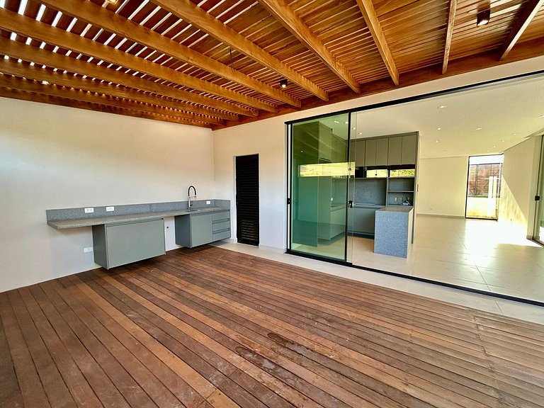 Seu refúgio moderno no paraíso de Ilhabela