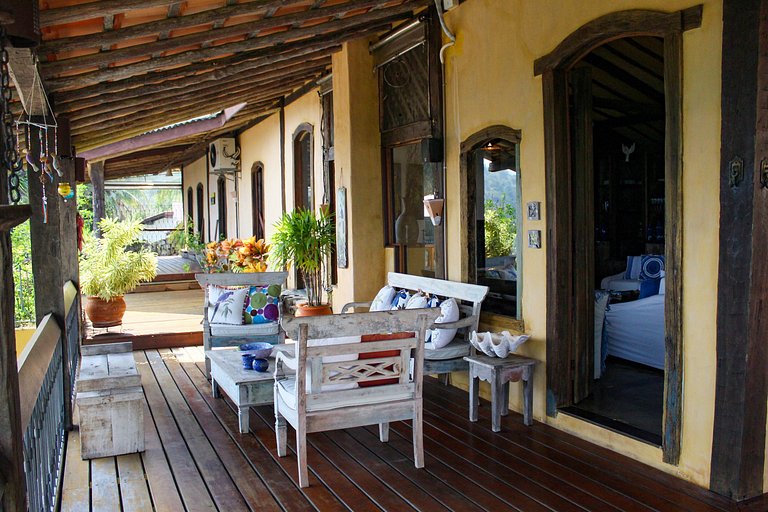 Casa ampla, piscina, churrasqueira e vista mar