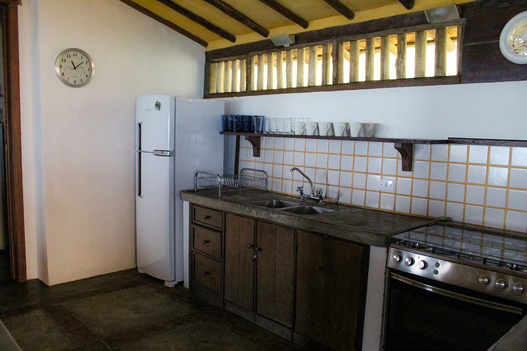 Casa ampla, piscina, churrasqueira e vista mar