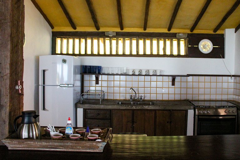 Casa ampla, piscina, churrasqueira e vista mar