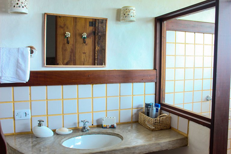Casa ampla, piscina, churrasqueira e vista mar