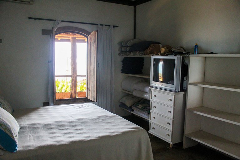 Casa ampla, piscina, churrasqueira e vista mar