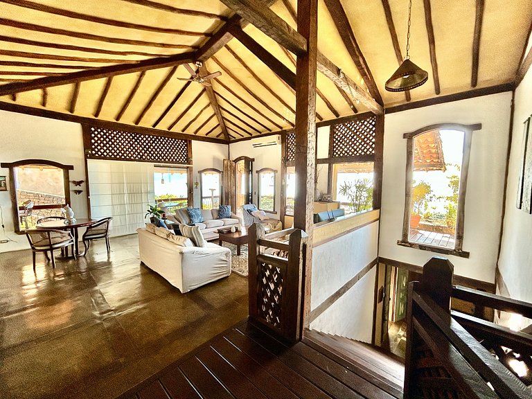 Casa ampla, piscina, churrasqueira e vista mar