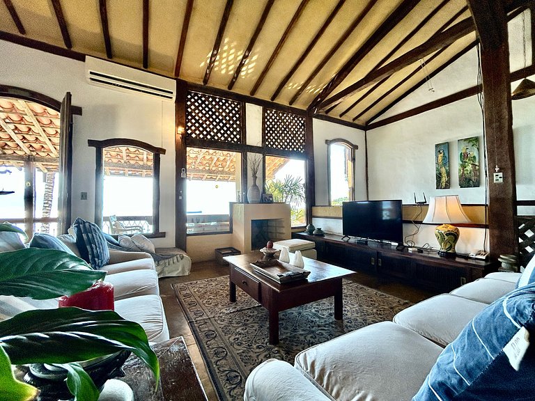 Casa ampla, piscina, churrasqueira e vista mar