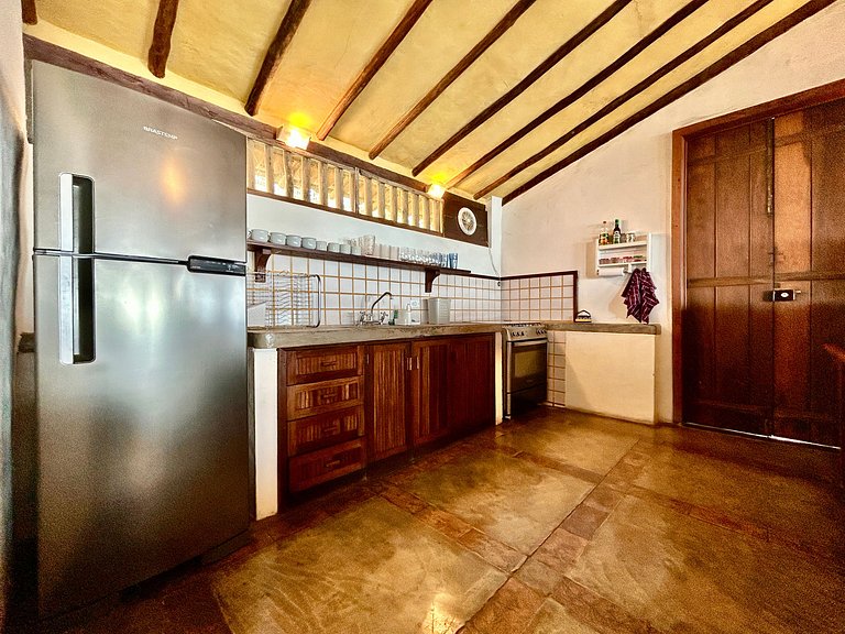 Casa ampla, piscina, churrasqueira e vista mar