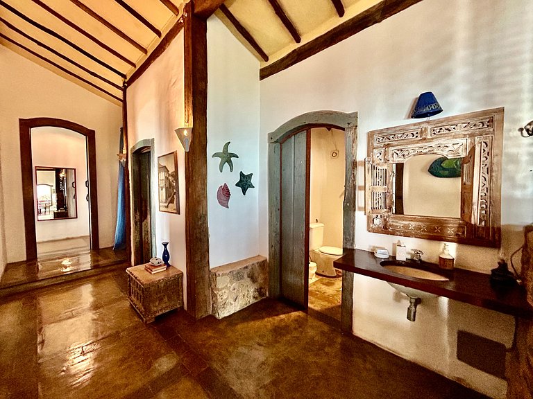 Casa ampla, piscina, churrasqueira e vista mar