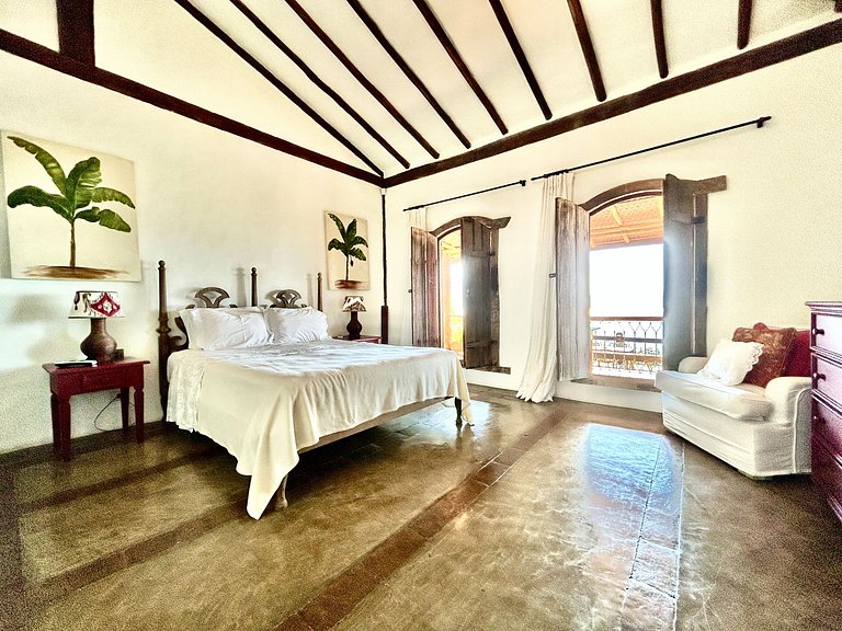 Casa ampla, piscina, churrasqueira e vista mar