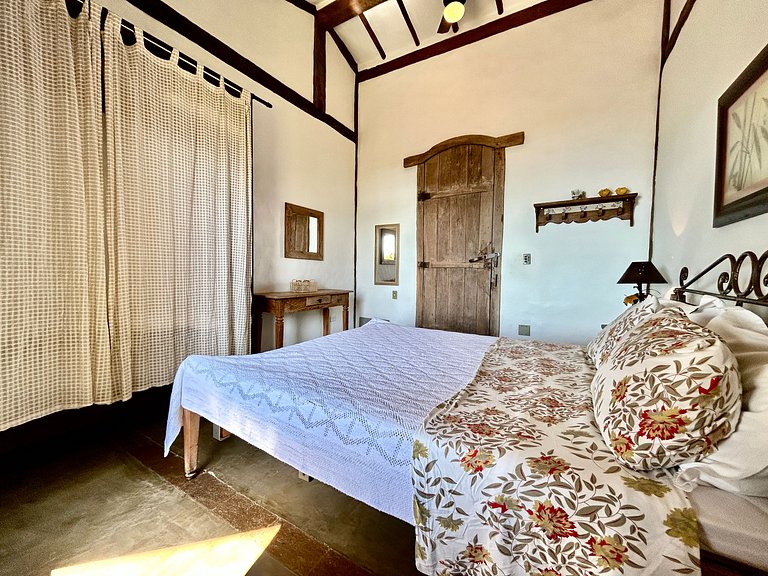 Casa ampla, piscina, churrasqueira e vista mar