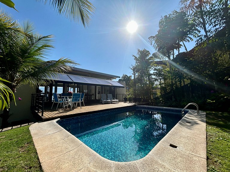 Casa em condomínio, piscina e vista espetacular