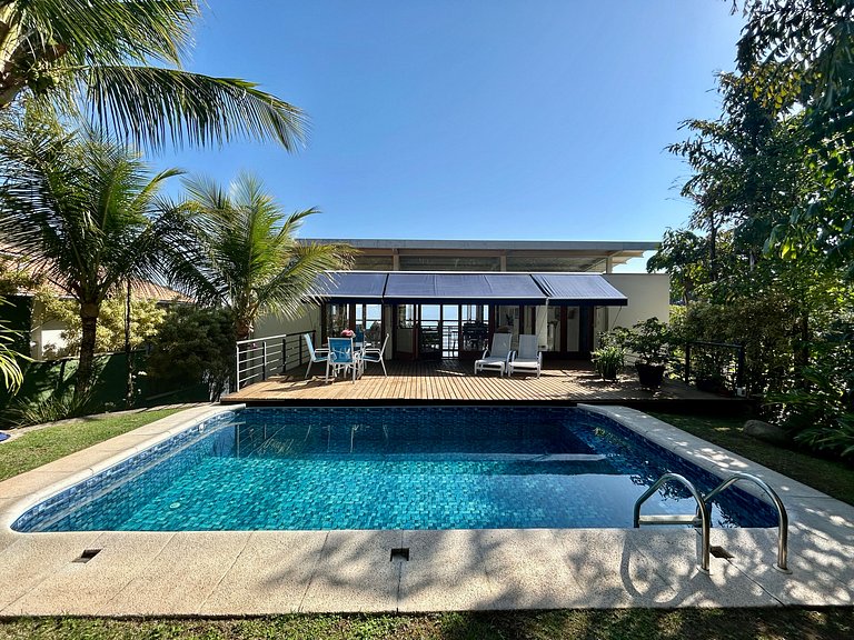 Casa em condomínio, piscina e vista espetacular