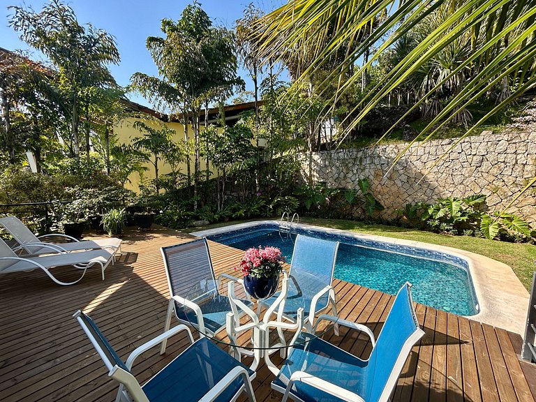 Casa em condomínio, piscina e vista espetacular