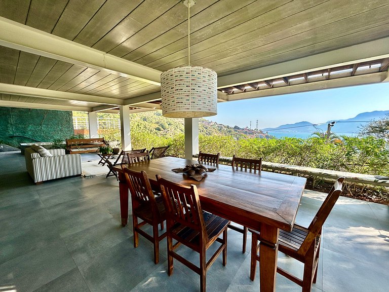 Casa em condomínio, piscina e vista espetacular