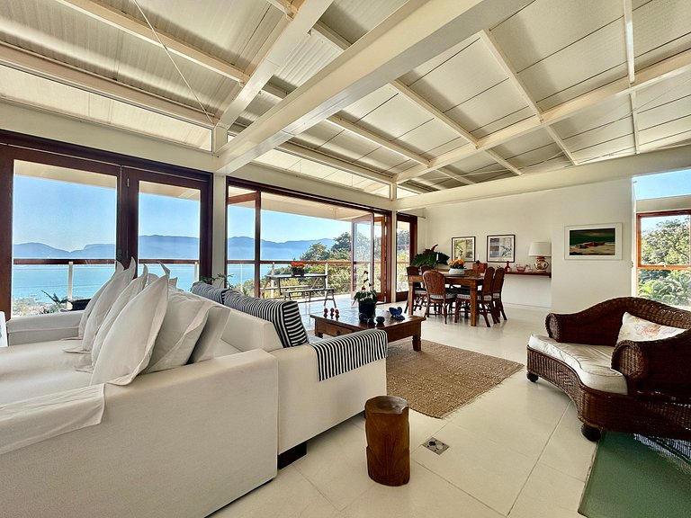 Casa em condomínio, piscina e vista espetacular