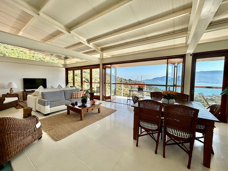 Casa em condomínio, piscina e vista espetacular