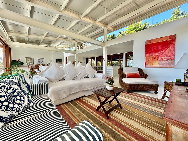 Casa em condomínio, piscina e vista espetacular