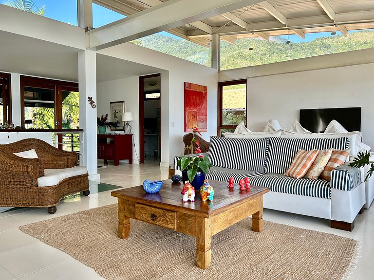 Casa em condomínio, piscina e vista espetacular