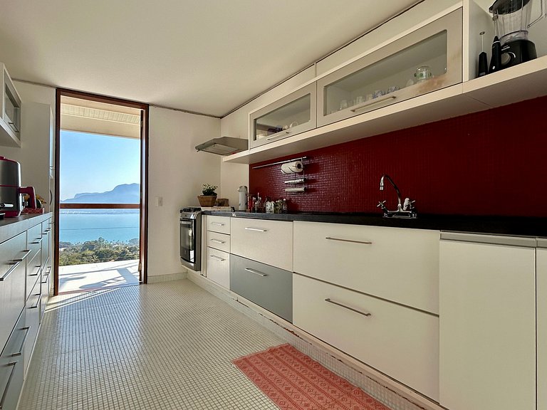 Casa em condomínio, piscina e vista espetacular