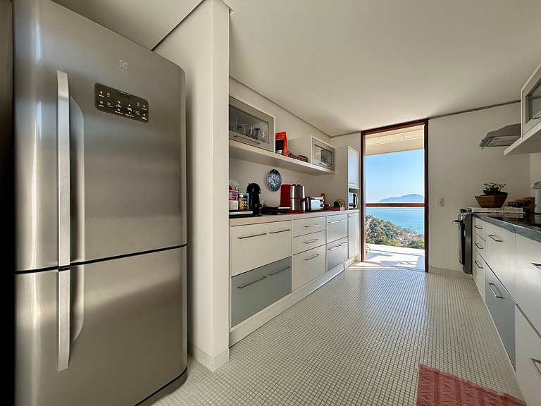 Casa em condomínio, piscina e vista espetacular