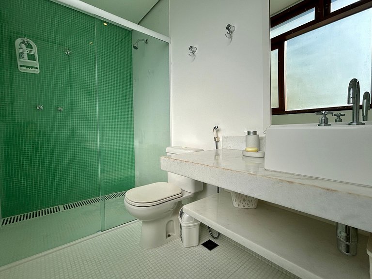 Casa em condomínio, piscina e vista espetacular