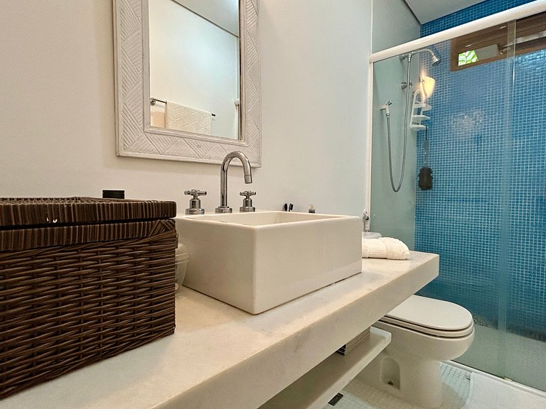 Casa em condomínio, piscina e vista espetacular