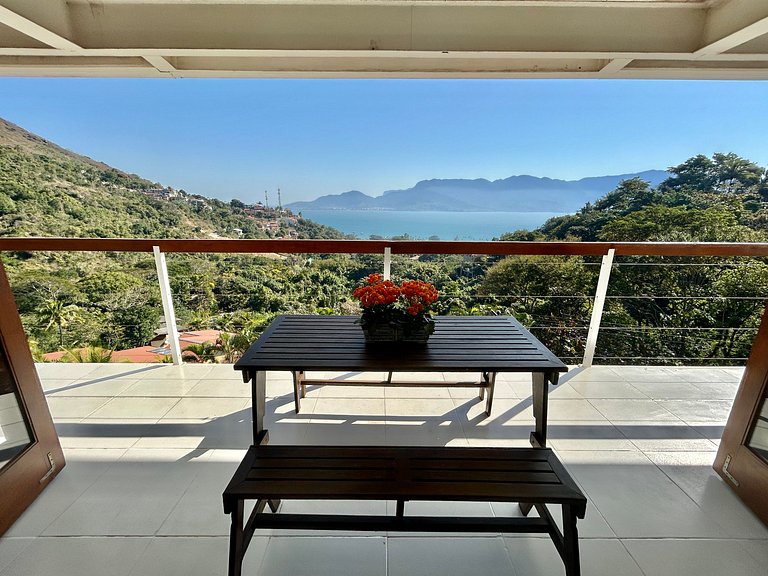 Casa em condomínio, piscina e vista espetacular