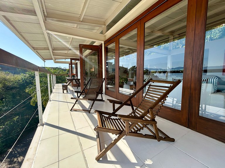 Casa em condomínio, piscina e vista espetacular