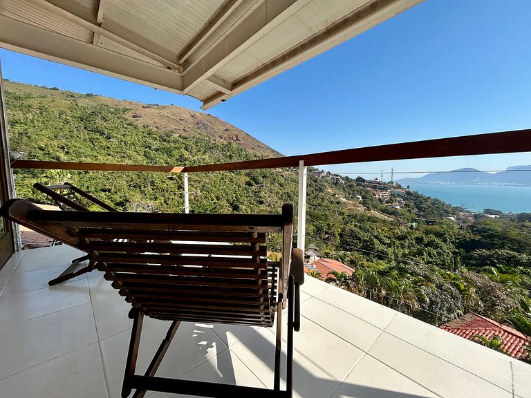 Casa em condomínio, piscina e vista espetacular