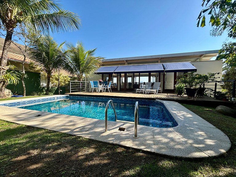 Casa em condomínio, piscina e vista espetacular