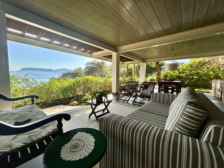 Casa em condomínio, piscina e vista espetacular