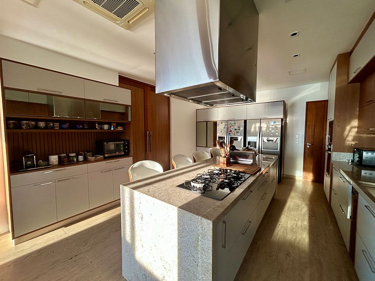 Piscina aquecida, hidro, espaço gourmet e vista