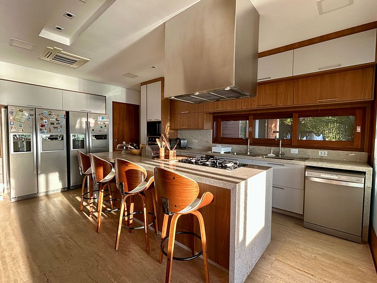 Piscina aquecida, hidro, espaço gourmet e vista