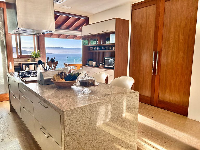 Piscina aquecida, hidro, espaço gourmet e vista