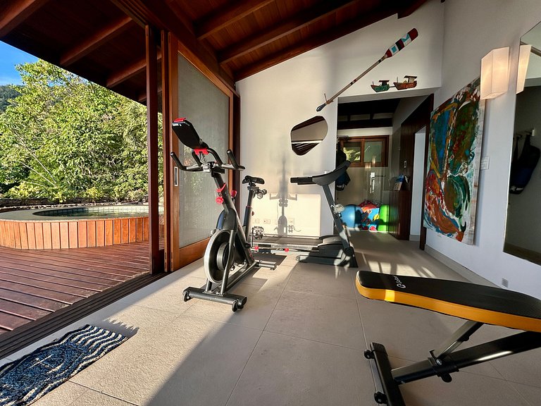 Piscina aquecida, hidro, espaço gourmet e vista