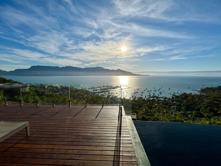 Piscina aquecida, hidro, espaço gourmet e vista