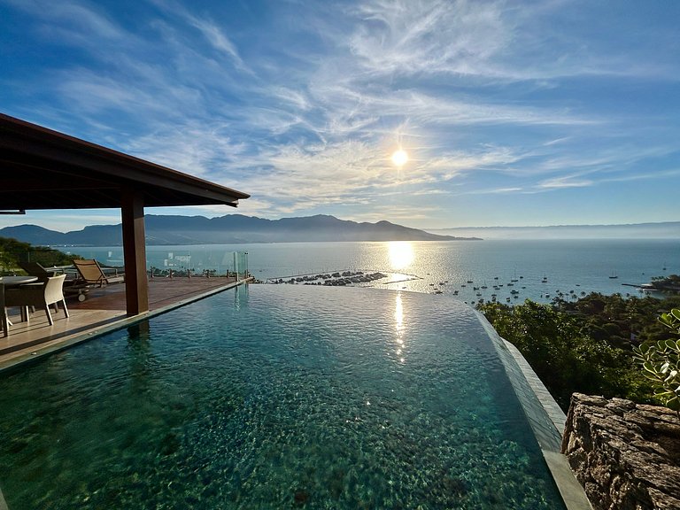 Casa Exclusiva em Ilhabela, com vista para o Yacht Club