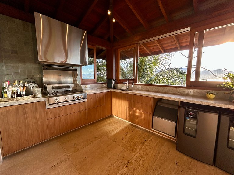 Piscina aquecida, hidro, espaço gourmet e vista