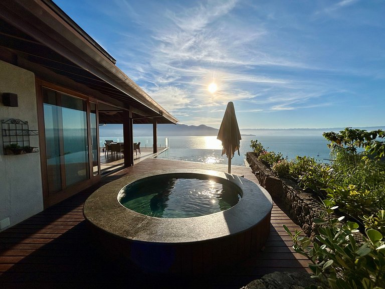 Piscina aquecida, hidro, espaço gourmet e vista