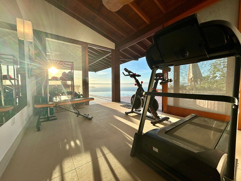 Piscina aquecida, hidro, espaço gourmet e vista