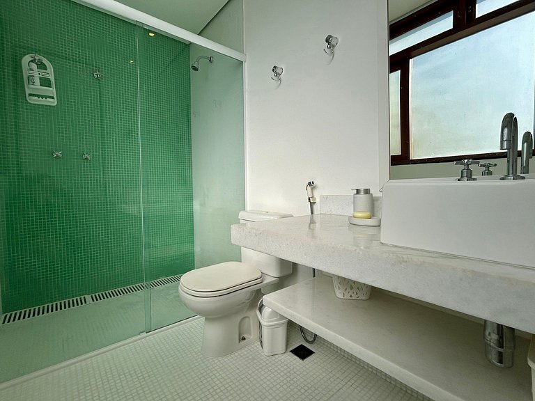Casa em condomínio, piscina e vista espetacular