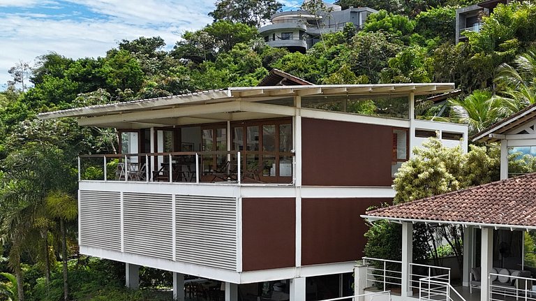 Casa em condomínio, piscina e vista espetacular