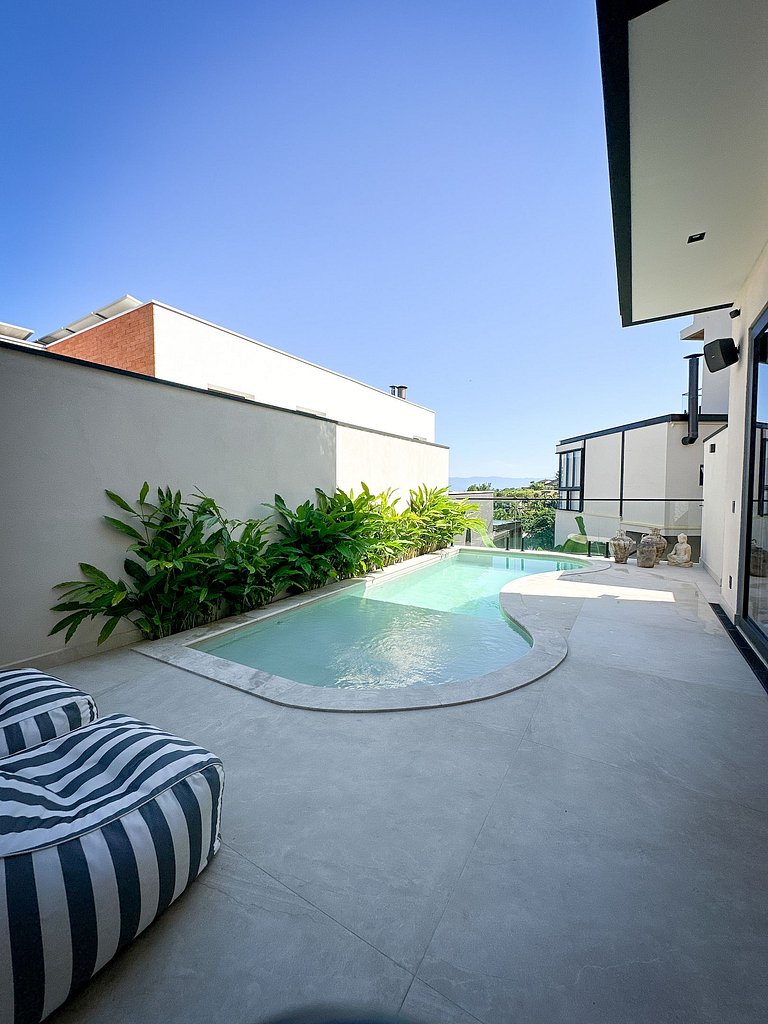 Piscina aquecida, hidro, espaço gourmet e vista