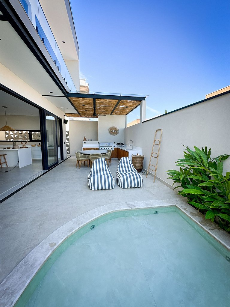 Piscina aquecida, hidro, espaço gourmet e vista