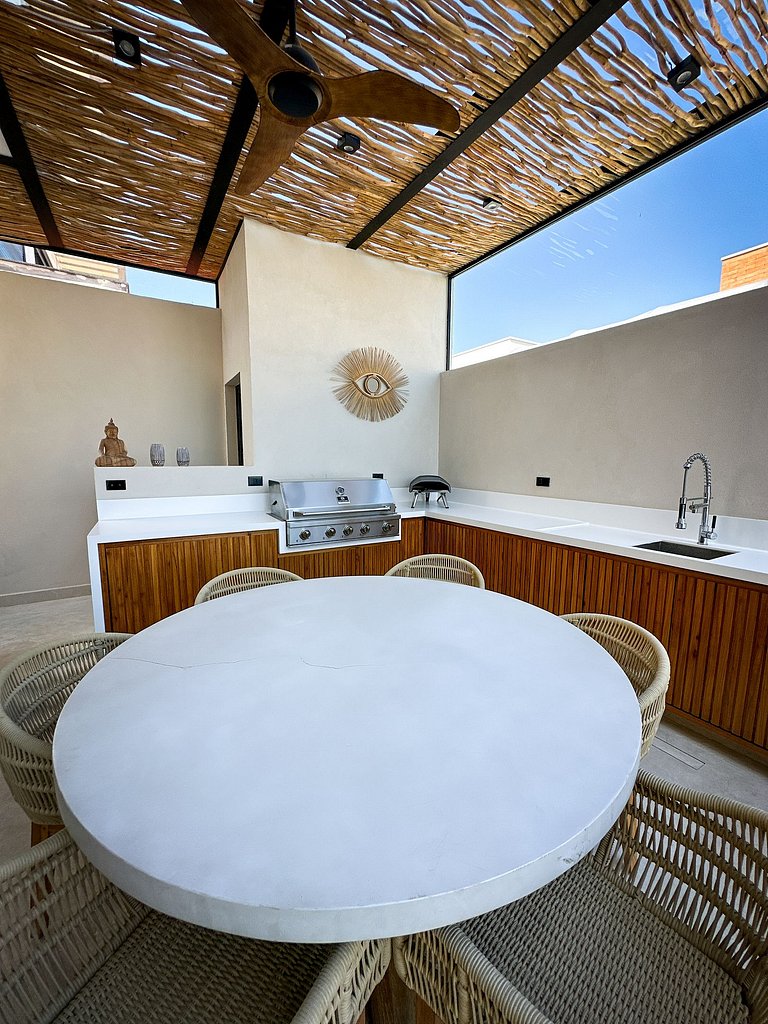 Piscina aquecida, hidro, espaço gourmet e vista